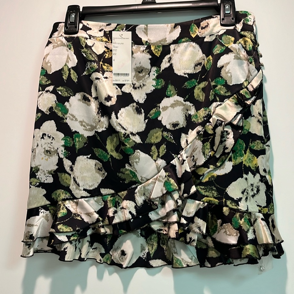 SILK NWTs  Juniors Size 4  bebe’s  Floral Print Silk Mini Skirt